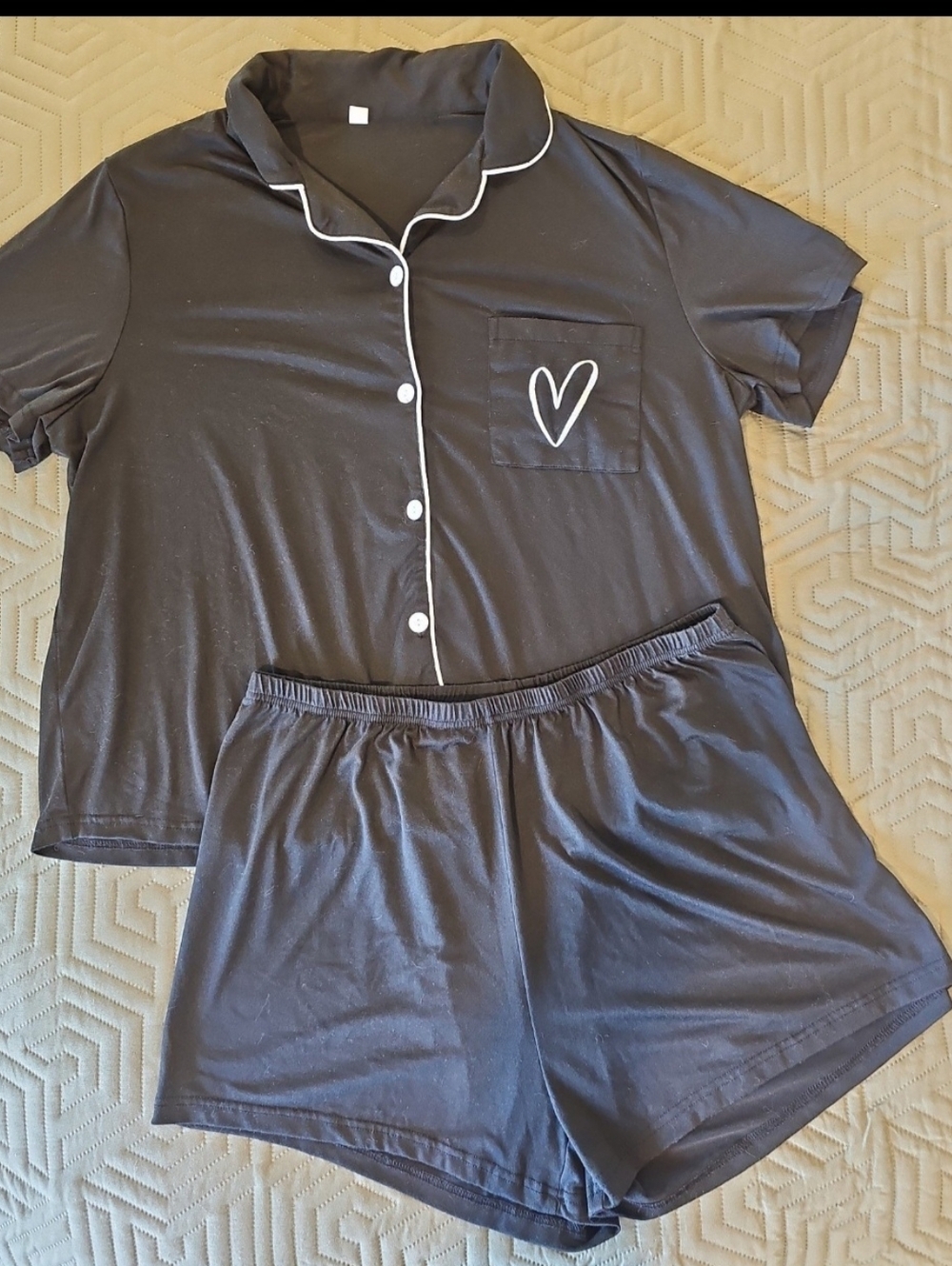 Women’s Black with White Detail Short Sleeve Pajama Set size 1XL